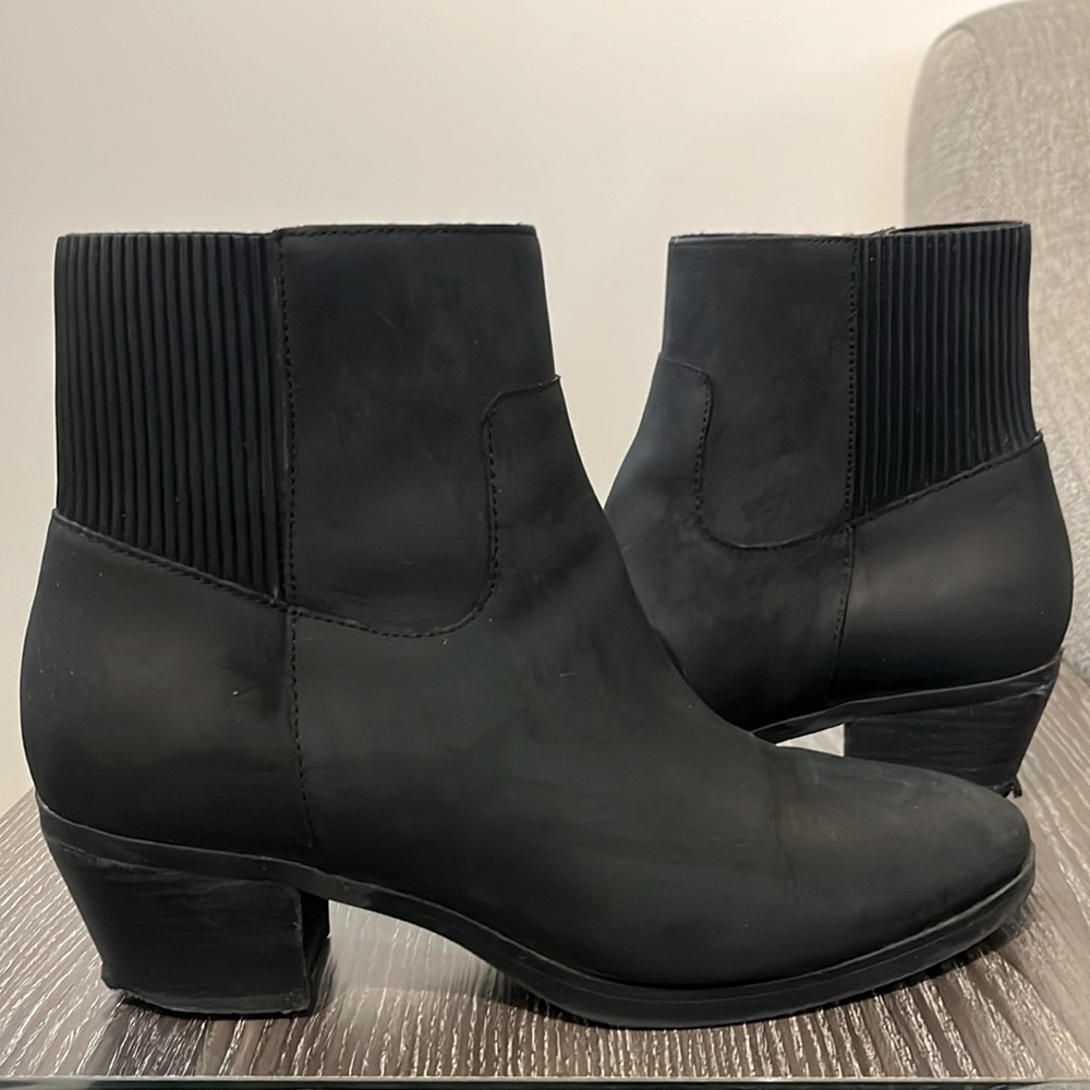 Vionic Ankle Boot​s. Size 7.5 W